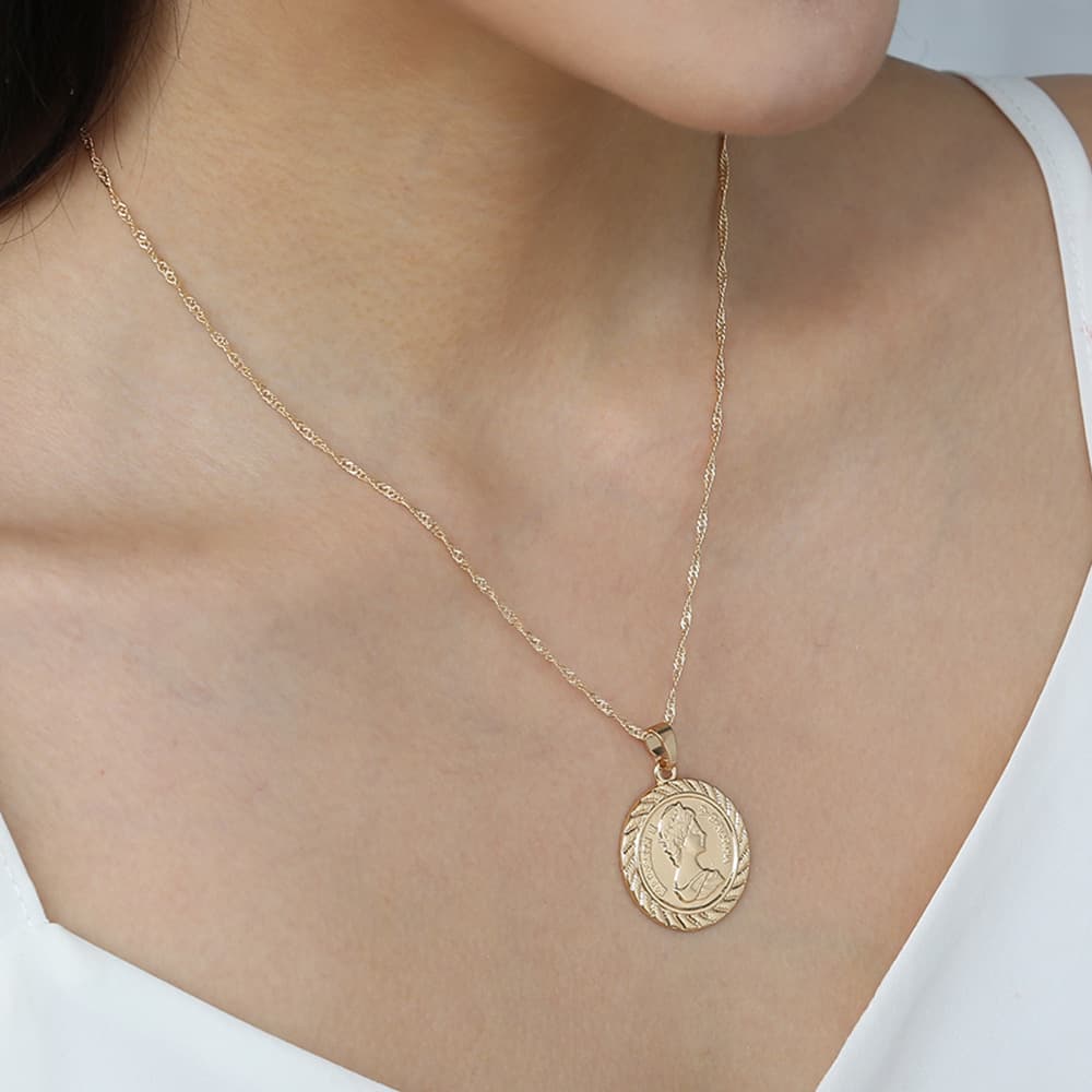 Collier pièce de monnaie tendance style influenceuse