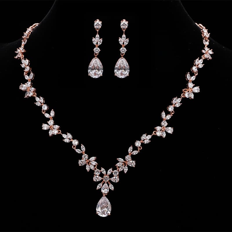 Boucles d’Oreilles et Collier Clous Élégant Tendance Petit Prix