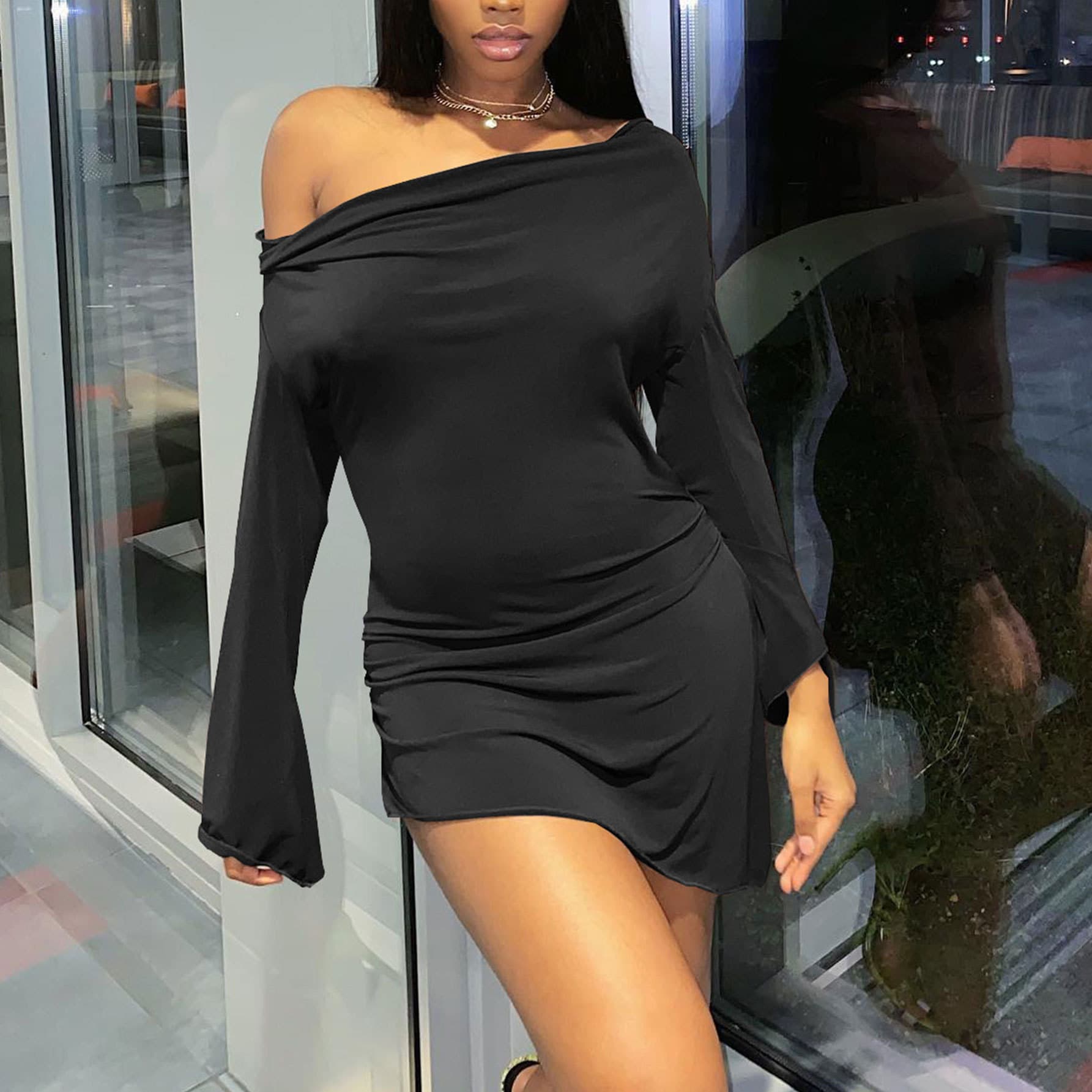 Robe épaules dénudées tendance unie